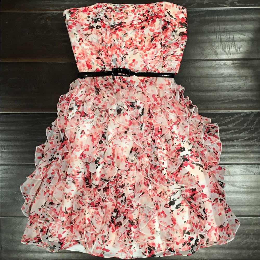 🐣 Strapless dress with black belt